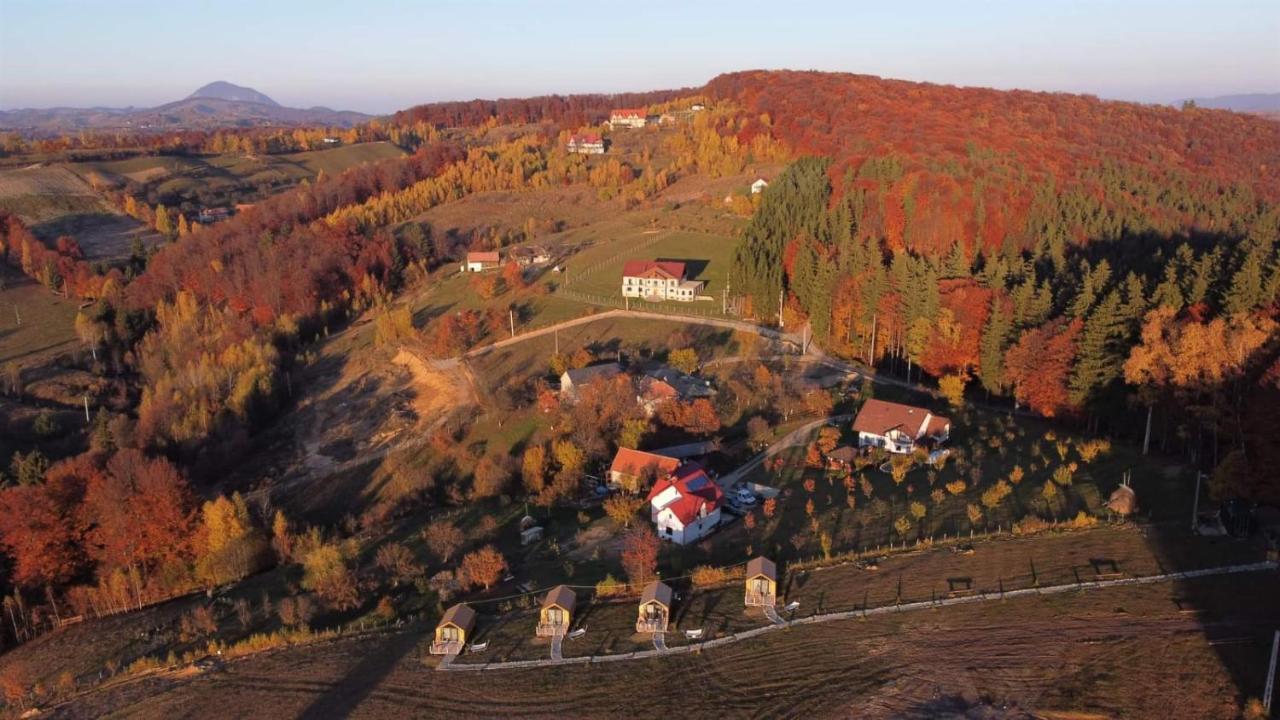 My Little Village Poiana Mărului Exteriör bild