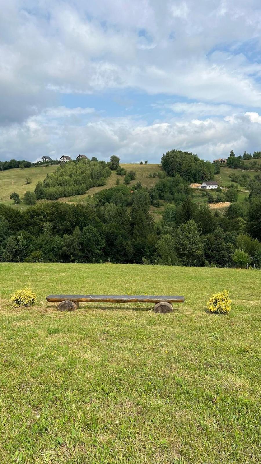 My Little Village Poiana Mărului Exteriör bild